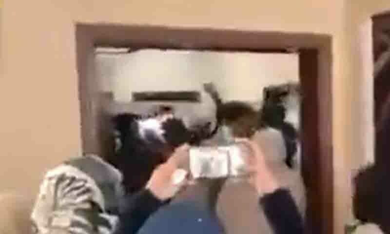 Parents of APS martyrs protest outside ARY office in Peshawar