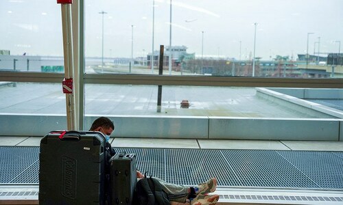 Over 2,000 flights cancelled as Omicron hits holiday travel