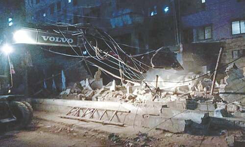 Seminary, shops built on Karachi's Tariq Road park razed