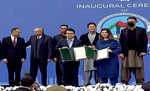 PM Imran launches Pak-China Business Investment Forum