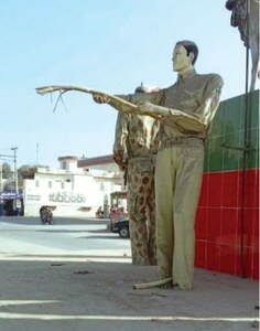 Gun stolen from army soldier&rsquo;s statue in Layyah