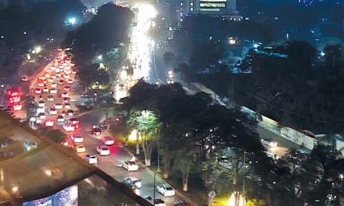 Rain throws Lahore&rsquo;s traffic out of gear