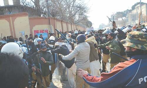 20 doctors, paramedics held after clash with police in Quetta