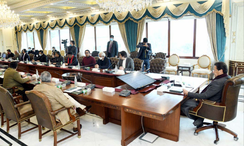 PM Imran orders crackdown against urea hoarders