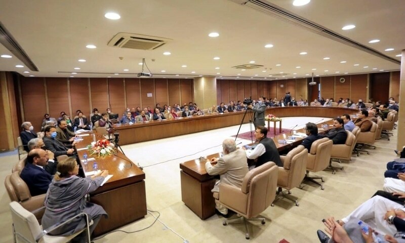 Pervez Khattak confronts PM Imran at parliamentary party meeting