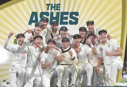 Australia complete 4-0 Ashes win as England fold meekly yet again