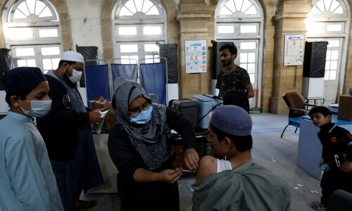 Alarm as Covid positivity rate touches 40pc mark in Karachi