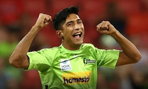 Mohammad Hasnain to undergo test on bowling action after being reported at Big Bash League Mohammad Hasnain to undergo test on bowling action after being reported at Big Bash League