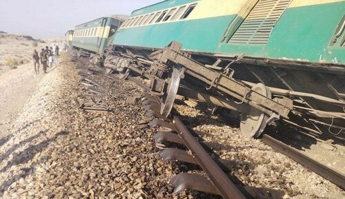 Six passengers injured as bomb blast derails Jaffar Express