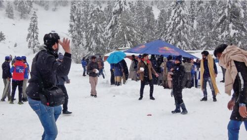 Fresh spell of rain, snowfall turns weather chilly