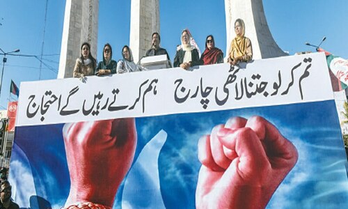 Civil society joins MQM-P&rsquo;s women-only protest against police action