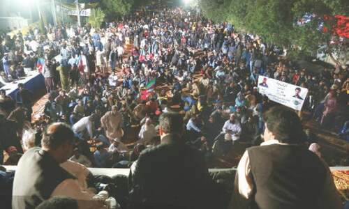 Mustafa Kamal turns Karachi power show into sit-in against local govt law