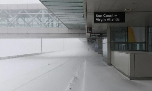 1,400 US flights cancelled after winter storm 1,400 US flights cancelled after winter storm