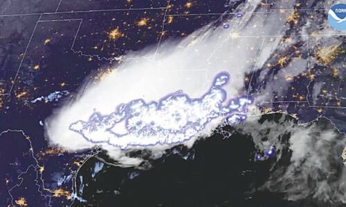 770-km megaflash sets new lightning record