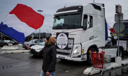 Thousands head to Paris for protests against Covid curbs