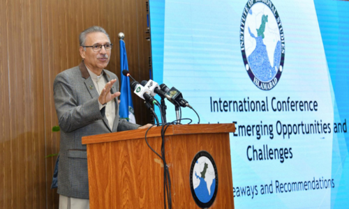 US has not learned from Vietnam, says President Alvi US has not learned from Vietnam, says President Alvi
