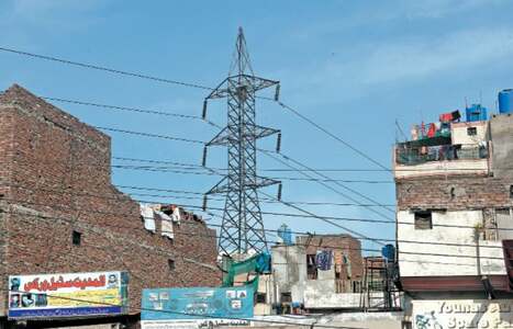 Lesco issues notices to owners having houses under transmission lines