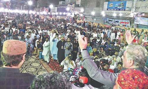 Qureshi asks people to liberate Bhuttos&rsquo; city from Zardari
