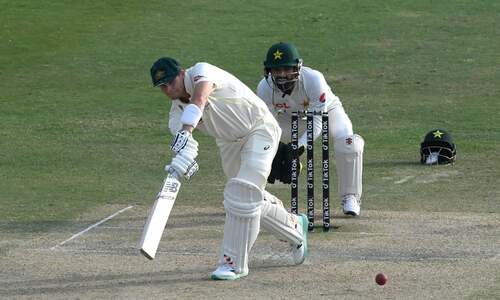 Australia trail Pakistan by 27 runs in 1st Test