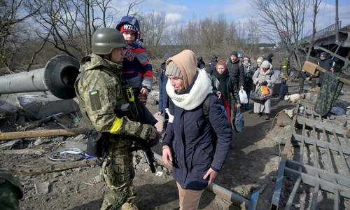 Ukrainians evacuate Kyiv suburbs amid deepening crisis