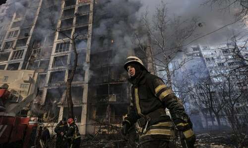 Russia steps up bombardment of Kyiv, civilians flee Mariupol