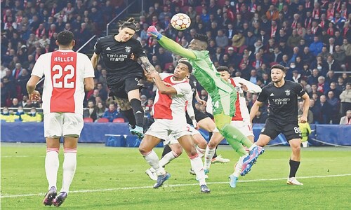 Toothless United knocked out by Atletico, Benfica stun Ajax