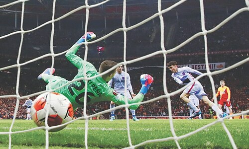Barca fight back to reach Europa quarters, Sevilla knocked out by West Ham