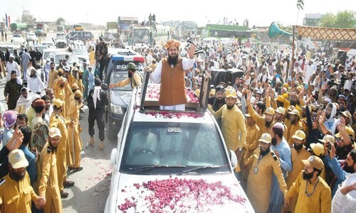 Enthusiasm reigns supreme as JUI-F caravan sets off to Islamabad