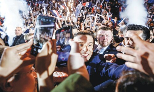 Macron holds first rally as French election race tightens