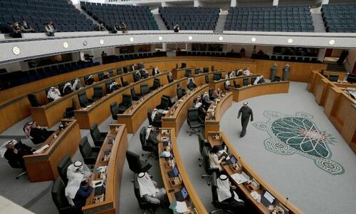 Kuwait govt resigns as political crisis intensifies