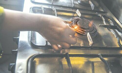 'Gone from bad to worse': Low gas pressure ruins Karachiites’ Sehri and Iftar
