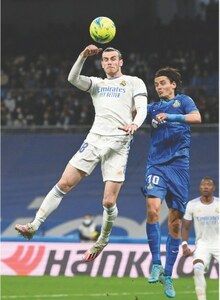 Real Madrid stroll past Getafe to close on title