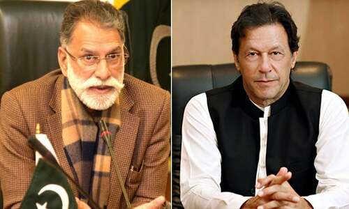 AJK PM meets Imran, offers to resign amid no-trust motion against him