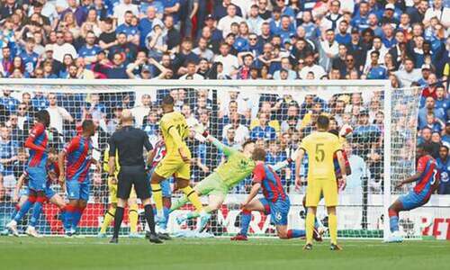 Chelsea down Palace to set up FA Cup title clash with Liverpool