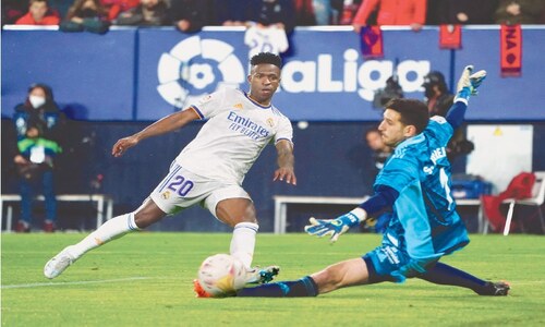 Real Madrid close in on title with win at Osasuna