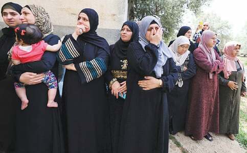 Israeli air strikes kill 10 combatants, soldiers in Syria