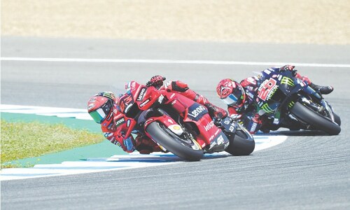 Bagnaia holds off Quartararo to win Spanish MotoGP