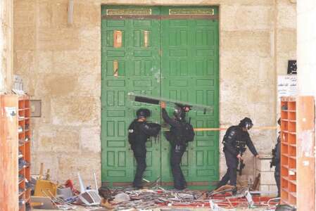 After 10 days, fresh clashes erupt at Al Aqsa