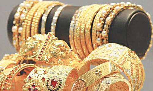 Against global trend, gold tola rate hits record Rs134,400