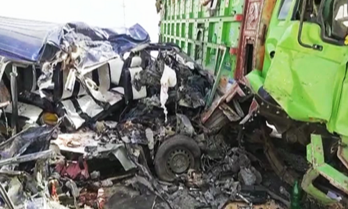 15 killed, 6 injured in van-truck collision on Indus Highway between Jamshoro and Manjhand