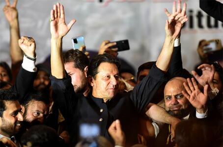 Imran blames Shehbaz for conspiring against PTI govt