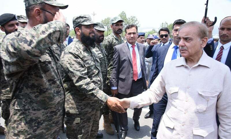Govt says Imran 'has run away after spreading chaos' as protesters begin dispersing from D-Chowk Govt says Imran 'has run away after spreading chaos' as protesters begin dispersing from D-Chowk