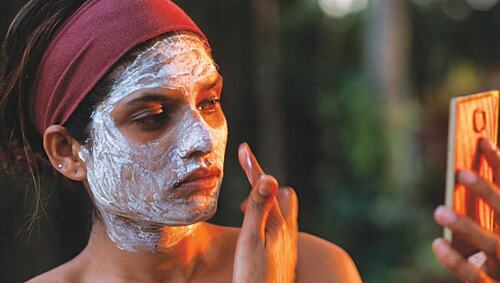 DOCUMENTARY: THE COLONIAL HISTORY OF COLOURISM