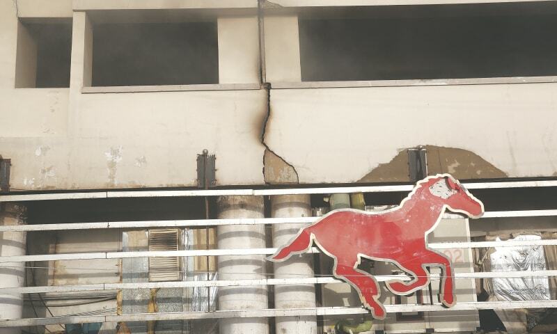 Cracks caused by fire in &lsquo;illegal&rsquo; superstore in Karachi fracture building residents&rsquo; lives