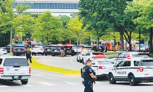 Gunman kills four, himself at US hospital Gunman kills four, himself at US hospital