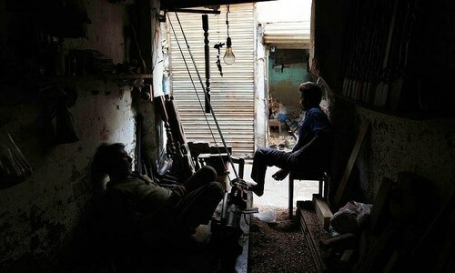 Karachiites endure prolonged power cuts amid hot, humid weather