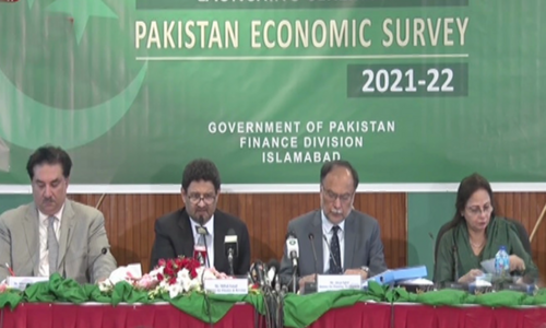 PES 2022: Ballooning balance of payments deficit dampens Pakistan's growth story PES 2022: Ballooning balance of payments deficit dampens Pakistan's growth story