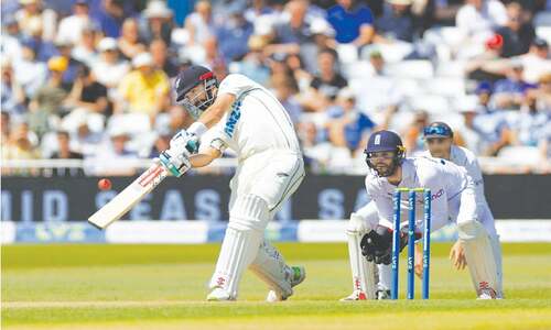 Mitchell, Blundell hit tons as New Zealand make England toil