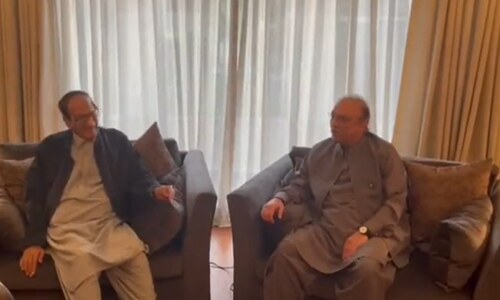 Zardari makes sure Shujaat doesn&rsquo;t have &lsquo;change of heart&rsquo;