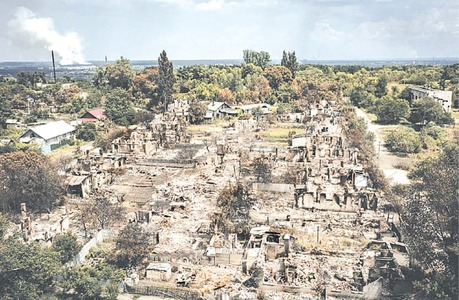 Russia urges Ukraine fighters to lay down arms in key city